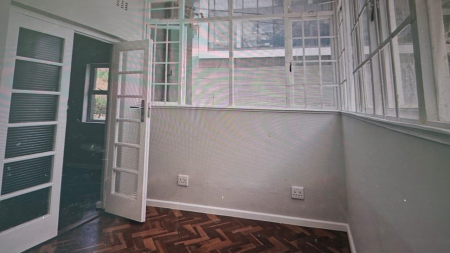 1 Bedroom Property for Sale in Sea Point Western Cape